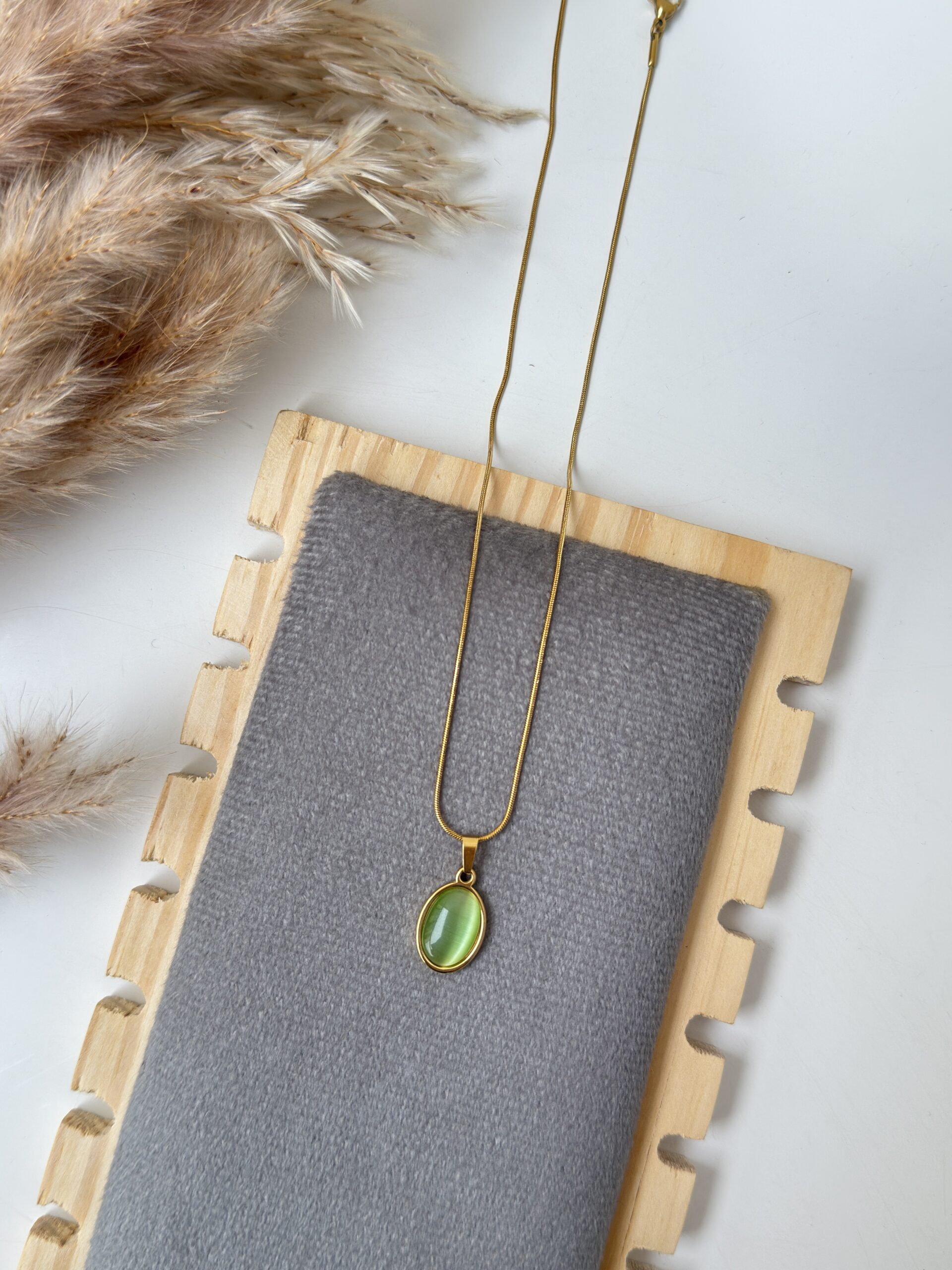 Soft Grace Green Necklace