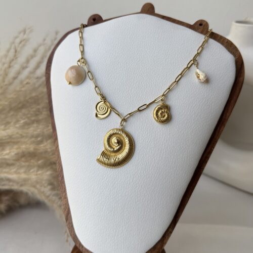 Offbeat Shell Necklace