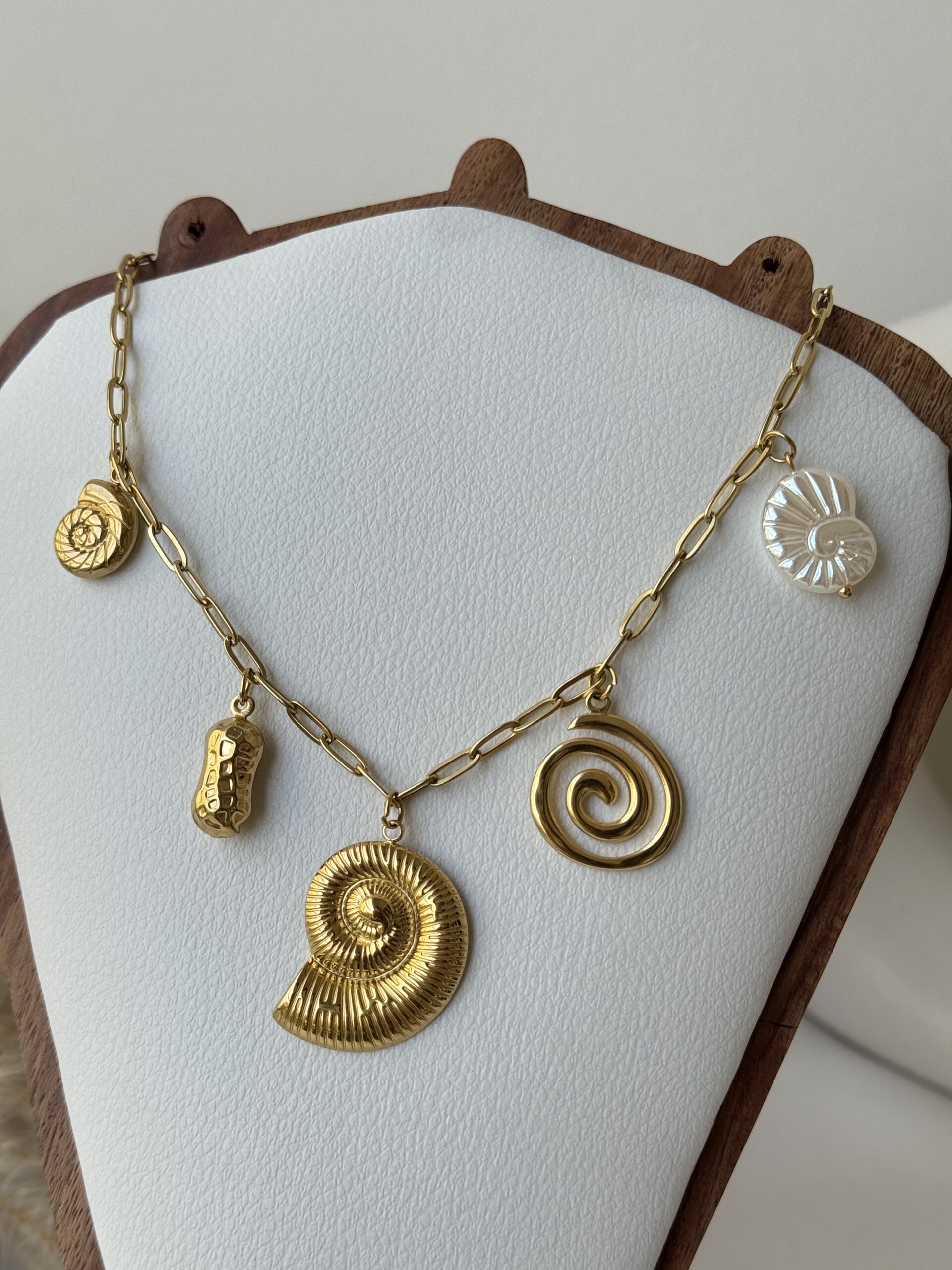 Offbeat Breeze Necklace