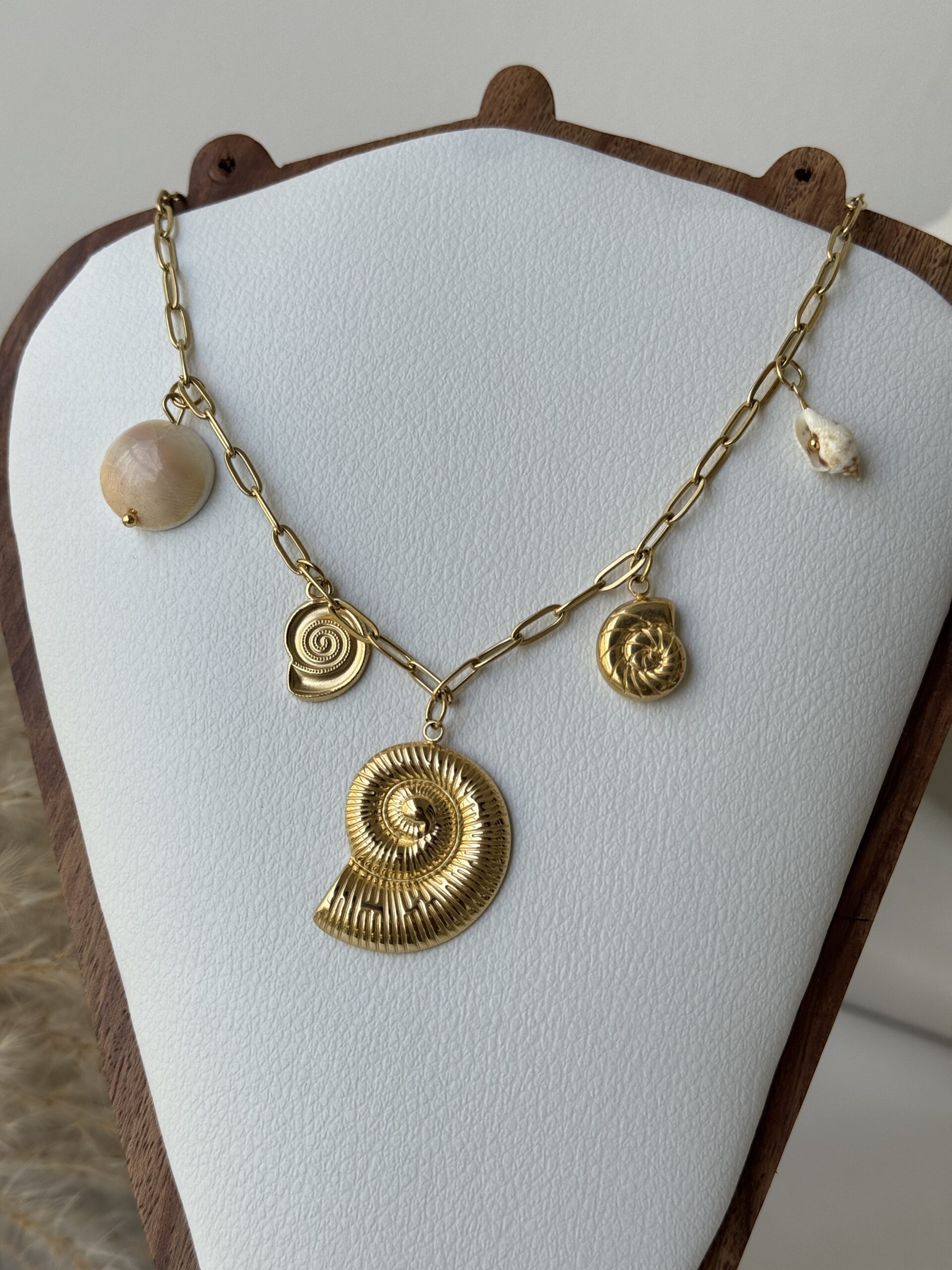 Offbeat Shell Necklace