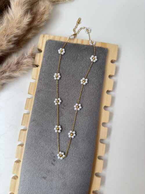 Graceful Pearl Cluster Necklace