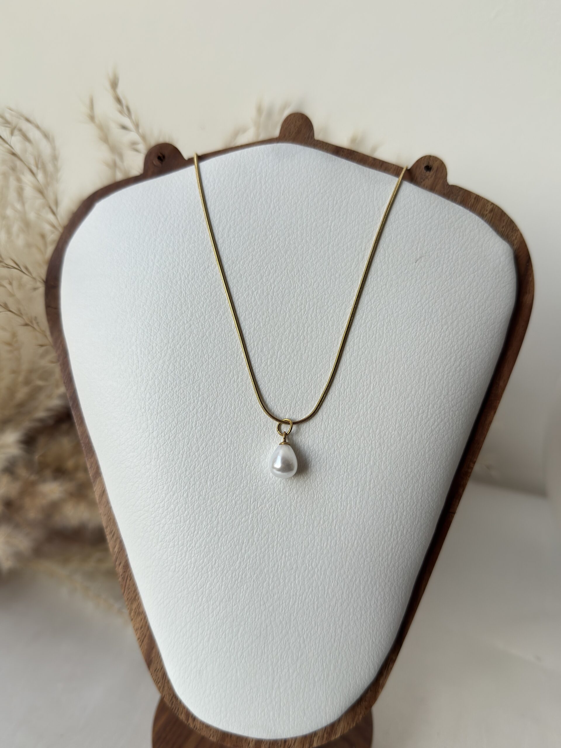 Pearl Drop Pendant Necklace