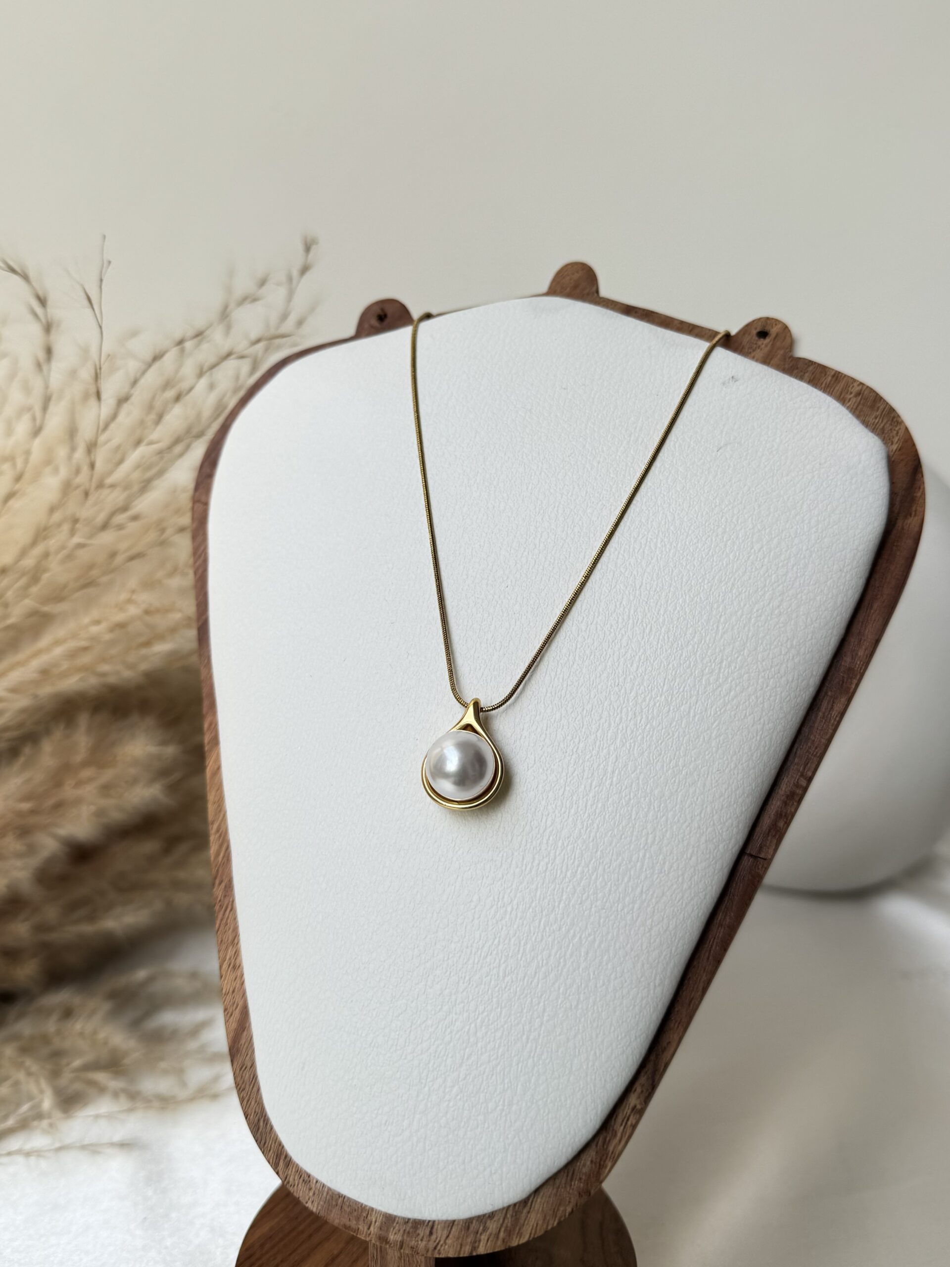 Dewdrop Pearl Necklace
