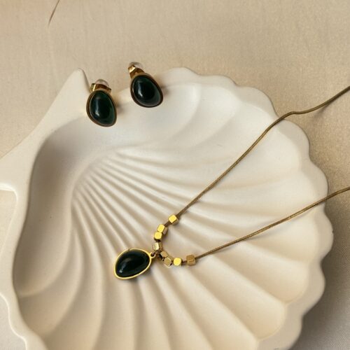 Emerald Aura Necklace Jewellery Set