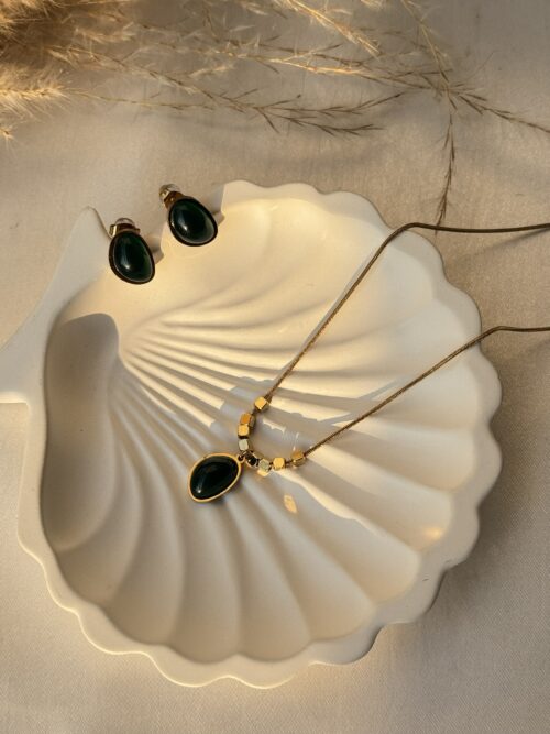 Emerald Aura Necklace Jewellery Set