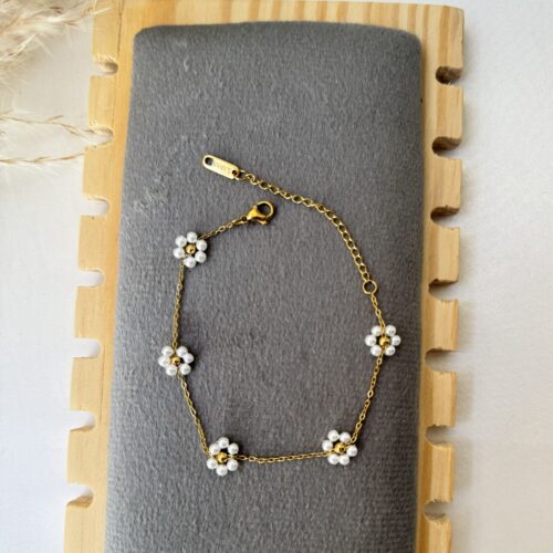 Daisy Pearl Cluster Bracelet