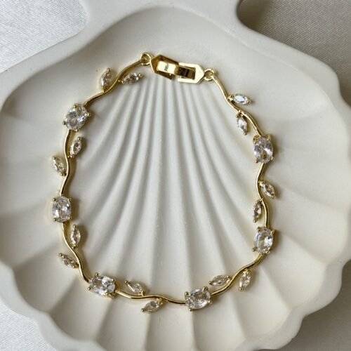 main Snow White Crystal Tulip Bracelet